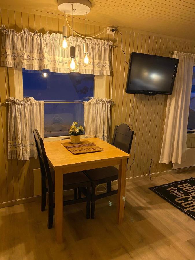 Koselig Studioleilighet I Svolvaer - Lofoten Ved Svolvaergeita, Djevelporten Bagian luar foto