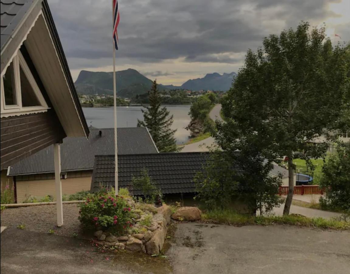 Koselig Studioleilighet I Svolvaer - Lofoten Ved Svolvaergeita, Djevelporten Bagian luar foto